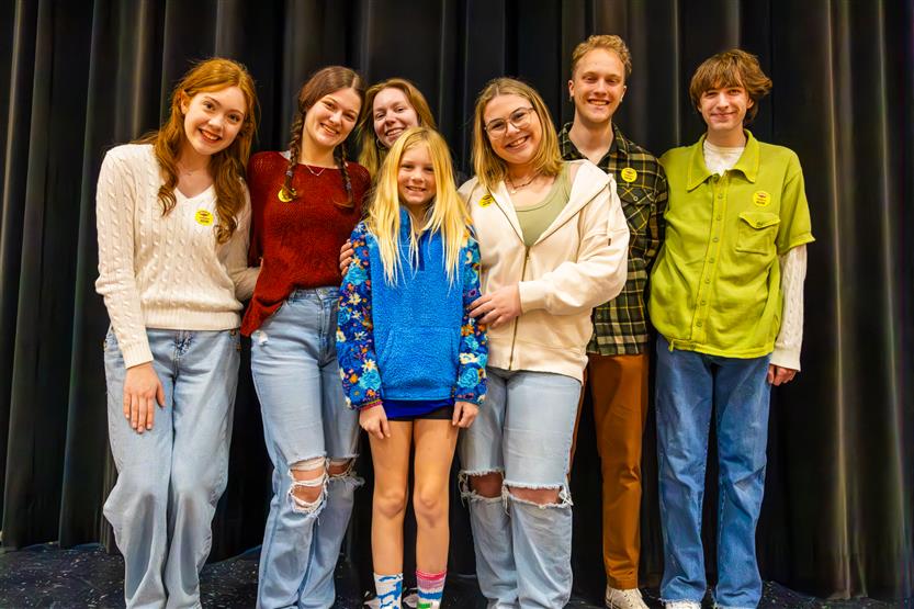 High school actors perform for younger students